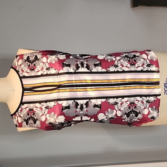 Patterned top - Picture 1 of 6